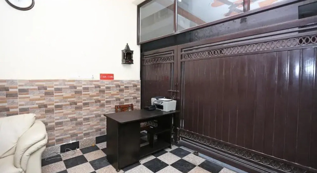 Comfort Room Hotel Hiteshi, Забронировать Отель Гургаон Gurgaon Region, рядом с Apollo Tyres Ltd