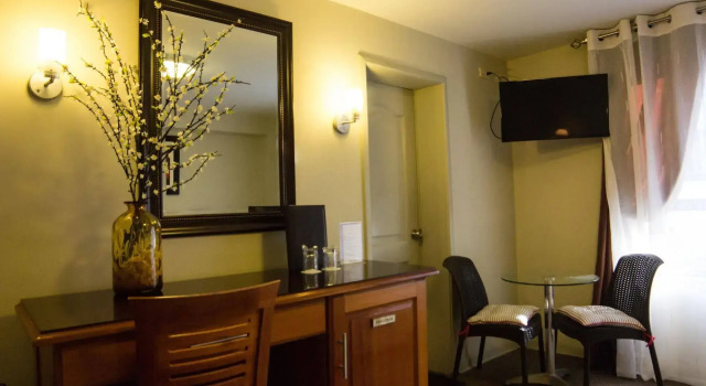 El Faro Inn, Забронировать Отель Отели в центре Мирафлореса, в центре