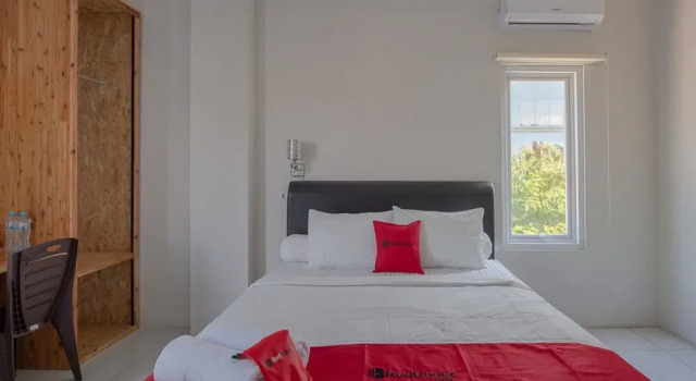 80 by RedDoorz, Book Hotel Surabaya East Java, near University Of 17 Agustus 1945 Surabaya
