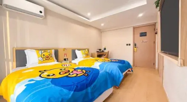 Люкс Comfort Elong R.YUN Hotel (Hohhot Railway Station Xinhua Square Subway Station)