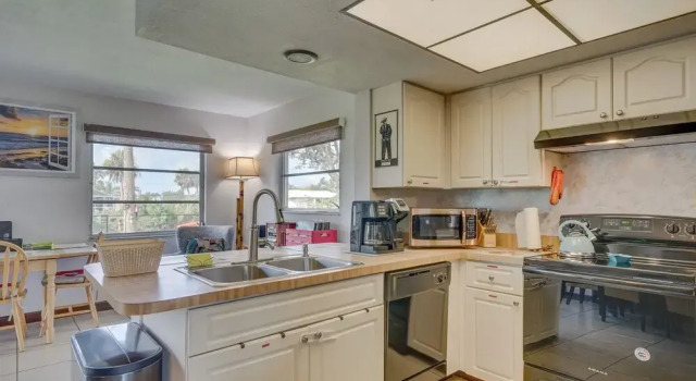 Коттедж Canalfront Retreat w/ Heated Pool & Hot Tub!