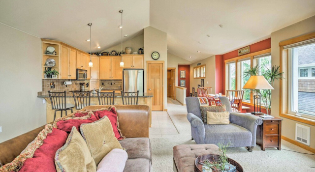 Spacious Family Townhome: Walk to Beach & Downtown, 予約 アパートメント マンザニータ North Oregon Coast