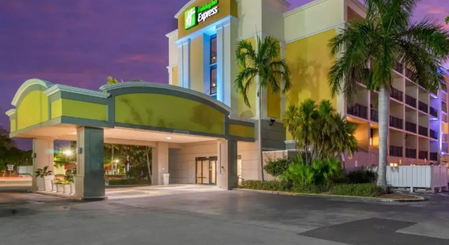 Holiday Inn Express Cape Coral-Fort Myers Area by IHG, Забронировать Отель Форт-Майерс Fort Myers Area