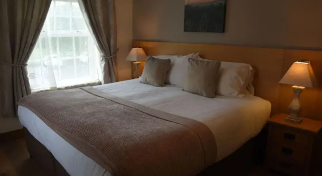 Crossways Inn