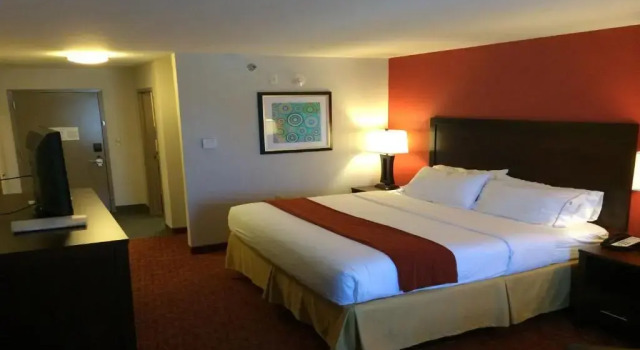 Номер Standard Holiday Inn Guin by IHG