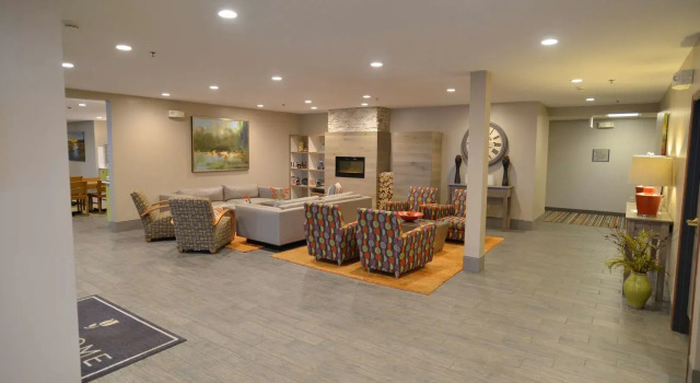 Country Inn & Suites Duluth North, Varaa Hotelli Hotellit Minnesota pysäköinnillä, Pysäköinti
