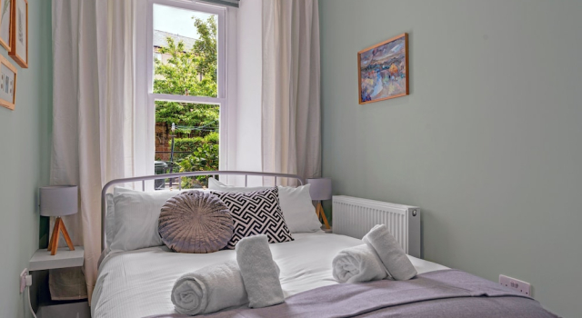 Stylish 2-Bed Villa Garden Central Edinburgh, Забронировать Вилла Виллы Эдинбурга, рядом с The Royal Bank of Scotland, Вилла