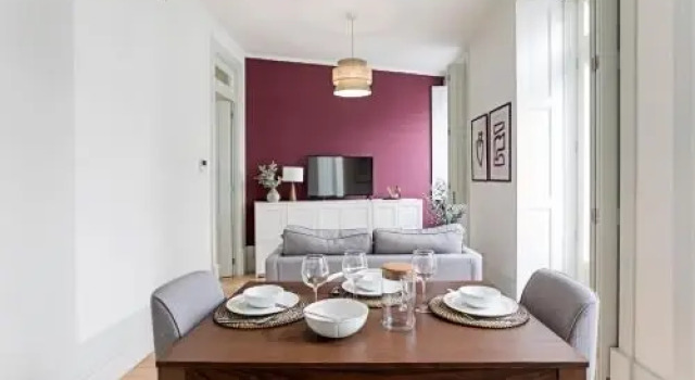 Camões Flat w/ AC & Balcony by LovelyStay, Забронировать Отель Порту Регион Порту, рядом с Lapa Metro Station