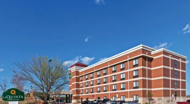 La Quinta Inn & Suites by Wyndham Edmond, Book Hotel Hoteller i Edmond med parkering, Parkering