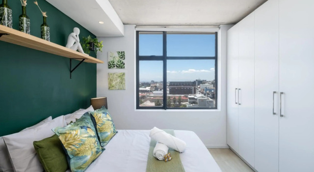 Modern Two Bedroom Unit, Mountain & Harbour Views, Забронировать Отель Отели Cape Peninsula с бассейном, Бассейн