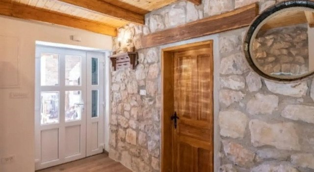 Adorable holiday home with swimming pool, Забронировать Дом для отпуска Имотски Dalmatian Zagora, рядом с Blue Lake