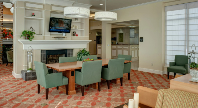 Hilton Garden Inn Tulsa Airport, Varaa Hotelli Tulsa Oklahoma, lähellä Benton Park