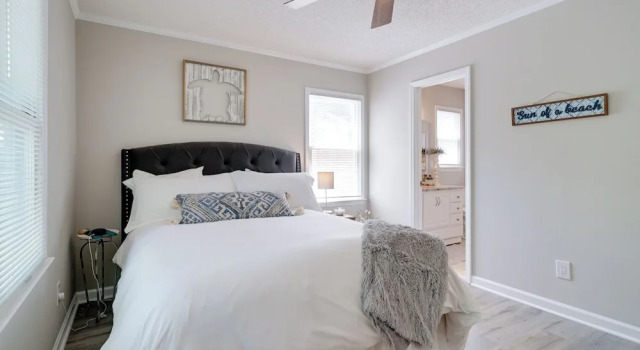 Коттедж 7 Blocks to the Beach: Family Oak Island Retreat