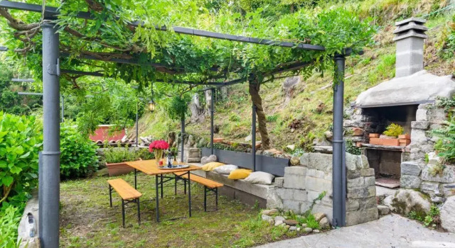 Como Lake Cosy Flat with Garden and Parking