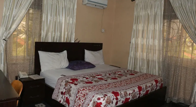Camera Executive Albert Suites