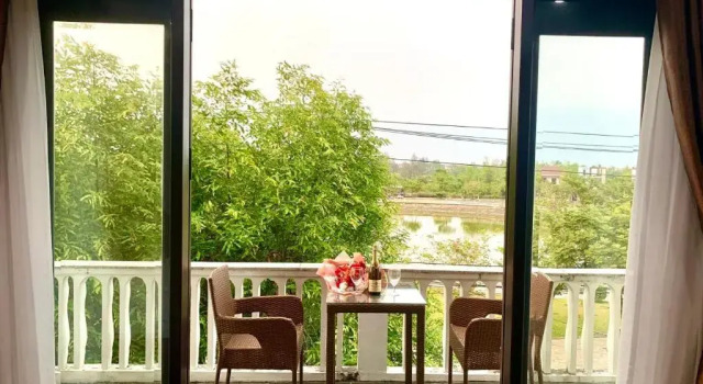 Двухместный номер Deluxe с балконом и с видом на сад Hoi An Sun Lake Villa