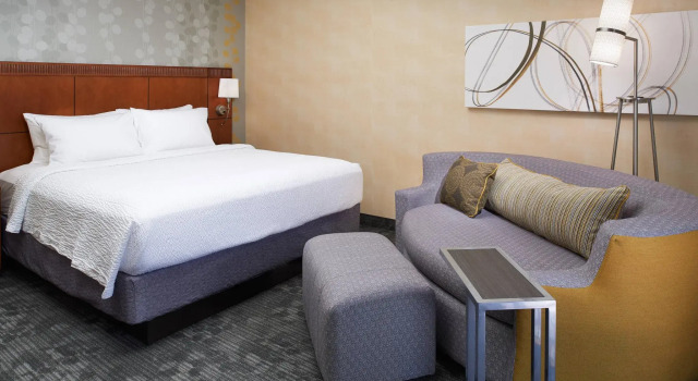 Двухместный номер Standard Courtyard Detroit Dearborn