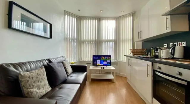 2 Bedroom Apartment Near City Centre, Uni & Parks!