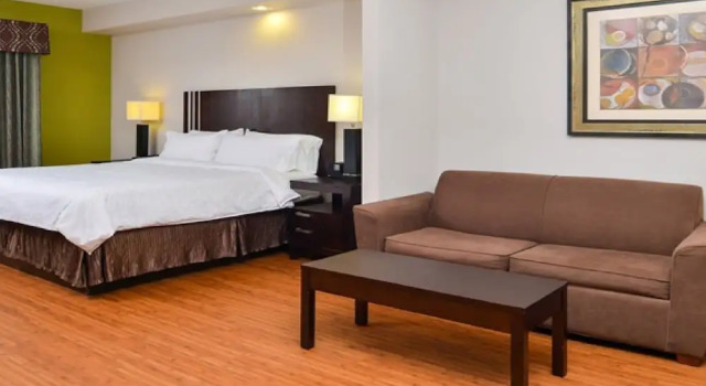 Двухместный номер Standard Holiday Inn Express Hotel & Suites La Place by IHG
