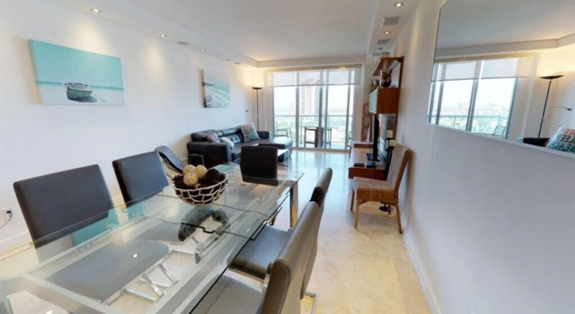 Collins Condo #211433 1 Bedroom 1.5 Bathroom Condo, Varaa Hotelli Hotellit Miami Beach uima-altaalla, Uima-allas