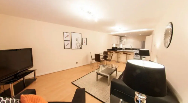 Bright, Classy 2BR Riverside Flat for 4, Забронировать Отель Бизнес-отели Англии, 4* 5*