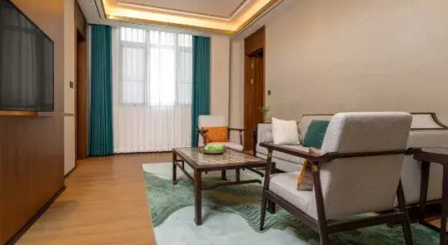Люкс Jinlong Fuhua Hotel (Pingshan High-speed Railway Station Jinlong Metro Station)
