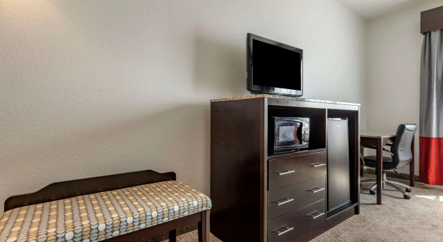 Comfort Inn & Suites Gatesville near Fort Cavazos, Buchen Sie Hotel Gatesville Texas
