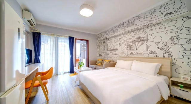 Двухместный номер Deluxe с балконом Shenzhen T Hotel Apartment