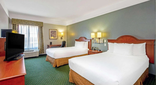 Четырёхместный номер Standard La Quinta by Wyndham Stephenville