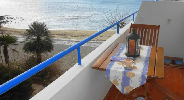Nea Styra seafront apartment with stunning view