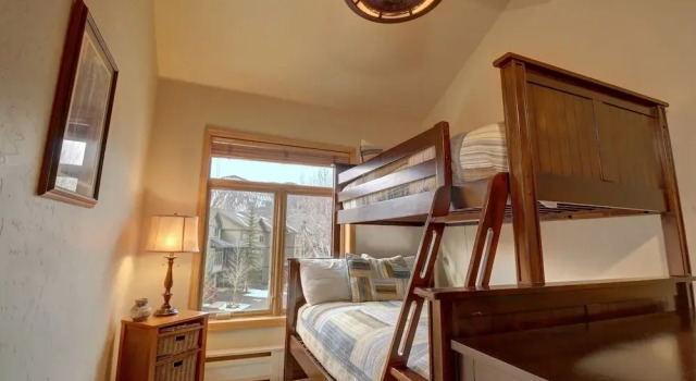 Prospector Point E 4br 3.5ba 4 Bedroom Townhouse by RedAwning