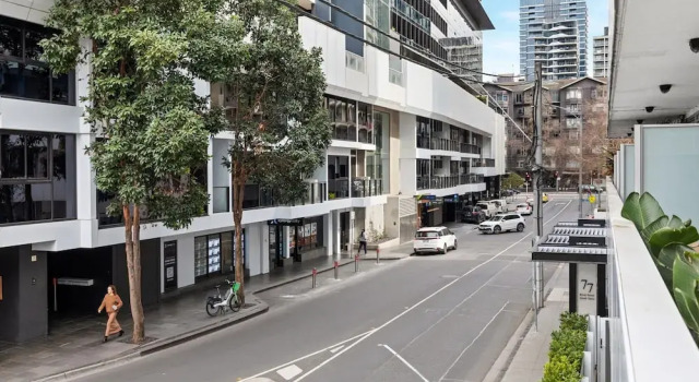 Sleek South Yarra 2-bed With Alfresco Dining, Забронировать Апартаменты/квартира Мельбурн Melbourne Region, рядом с Дом Комо-Хаус с садом
