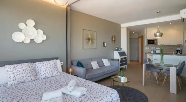 Suite La Colina, Забронировать Отель Отели Торремолинос с бассейном, рядом с Культурный центр им. Пабло Руиса Пикассо, Бассейн