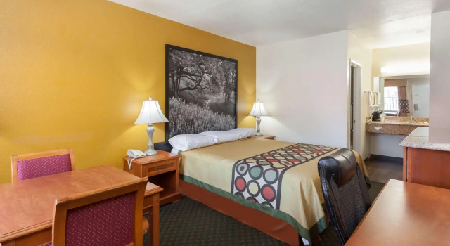 Двухместный номер Standard Super 8 by Wyndham Bakersfield South CA