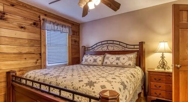Er15 - A Bears Life Great Location - Close To Town! 3 Bedroom Cabin by RedAwning