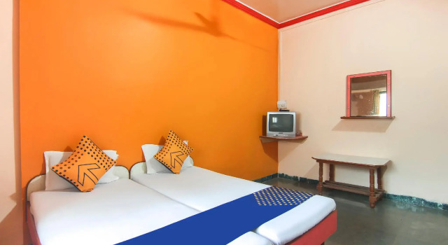 SPOT ON 66033 New Surekh Lodge