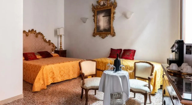 Luxury Venetian Rooms