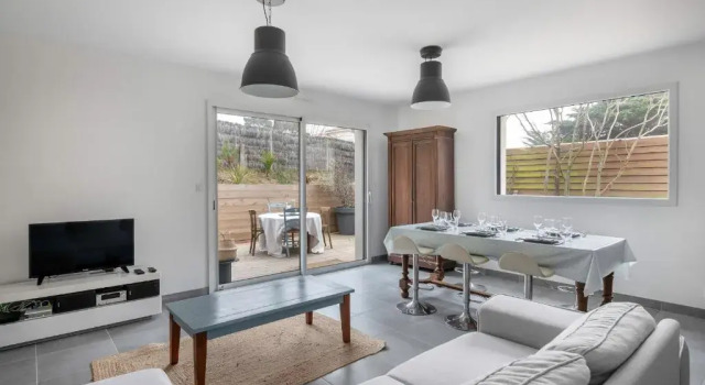 Коттедж Escapade dans une maison moderne a Saint Michel Chef Chef