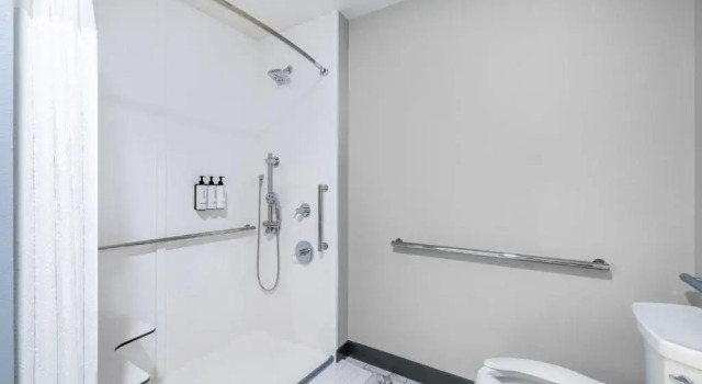 Четырёхместный номер Standard Crowne Plaza - Kearney by IHG