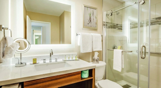 Четырёхместный номер Standard DoubleTree by Hilton Huntington, WV