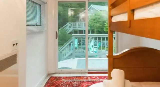 Коттедж Twin Cabin I - Hot Tub Firepit Hiking Retreat