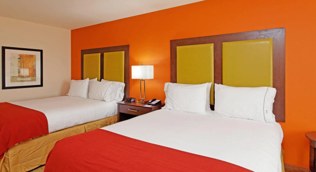 Четырёхместный номер Standard Holiday Inn Express Florence Northeast by IHG