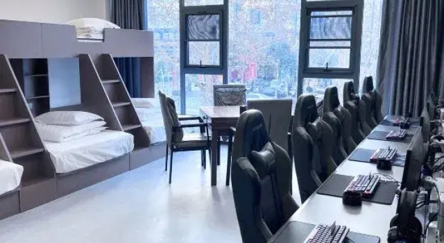 Кровать в общем номере 357 E-sports Hotel (Gongyi Jianshe Road Dennis Department Store)