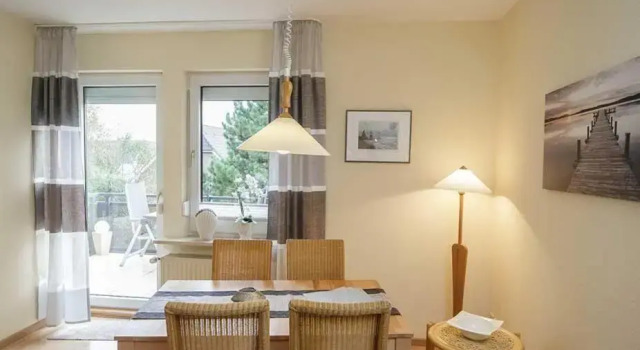 Ferienwohnung-4-mit-Sonnenbalkon-im-Landhaus-Hubertus-Duhnen