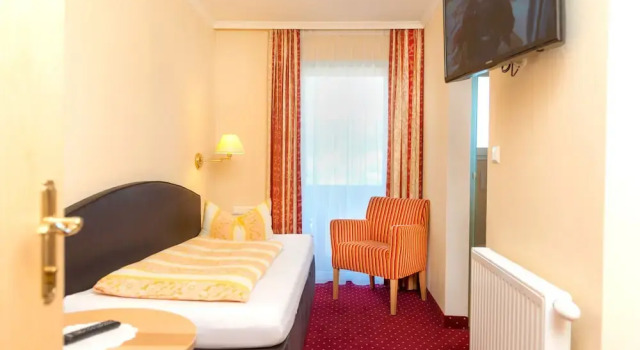 Одноместный номер Economy с балконом и с видом на внутренний двор Hotel Schneeberger