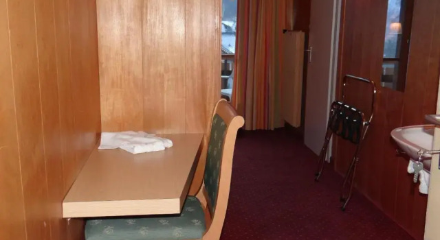 Трёхместный номер Standard с балконом Hotel Staubbach