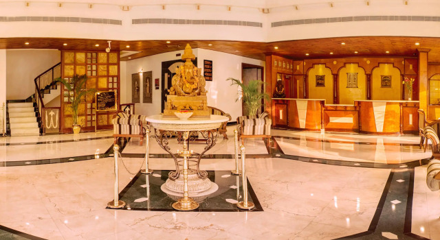 KK Royal Hotel & Convention Centre, Забронировать Отель Отели штата Раджастхана с парковкой, Парковка