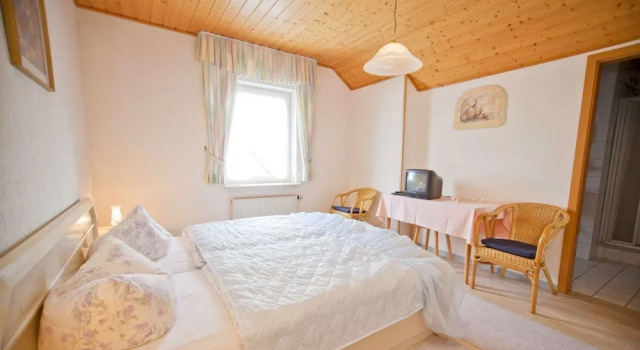Gästehaus Wickert, Rezerwuj Hotel Morsdorf Nadrenia-Palatynat