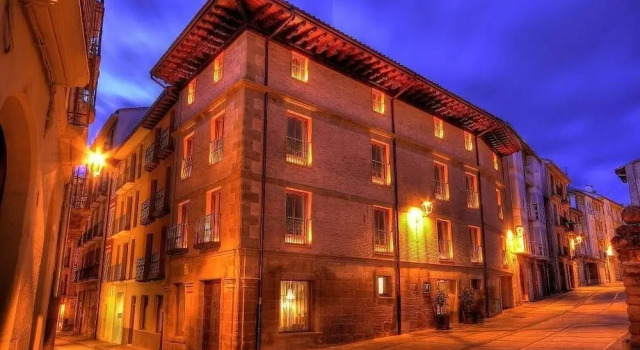 Hospederia Chapitel, Book Hotel Hotels in Estella with Parking, Parking