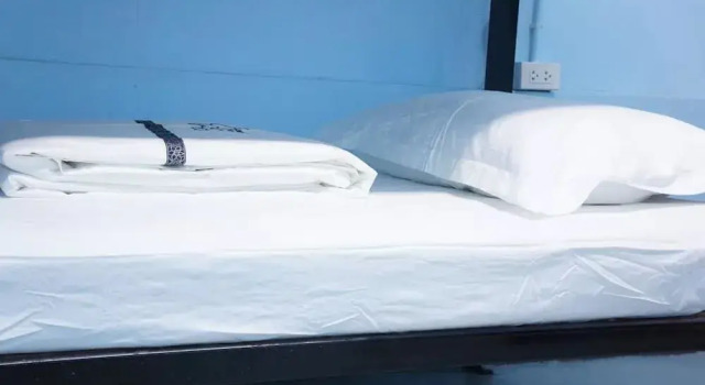 Blue House Hua Lamphong - Hostel, Забронировать Хостел Хостелы Бангкока, рядом с Железнодорожный вокзал  Хуалампонг, Хостел